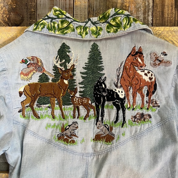 Vintage Tops - Western VNTG Denim Button Down Shirt | Embroidered Forest Animals | Small Medium
